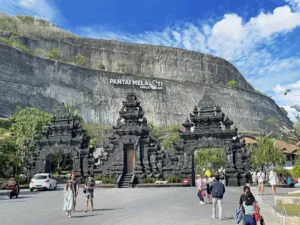 pantai-melasti-Beach-Wisata